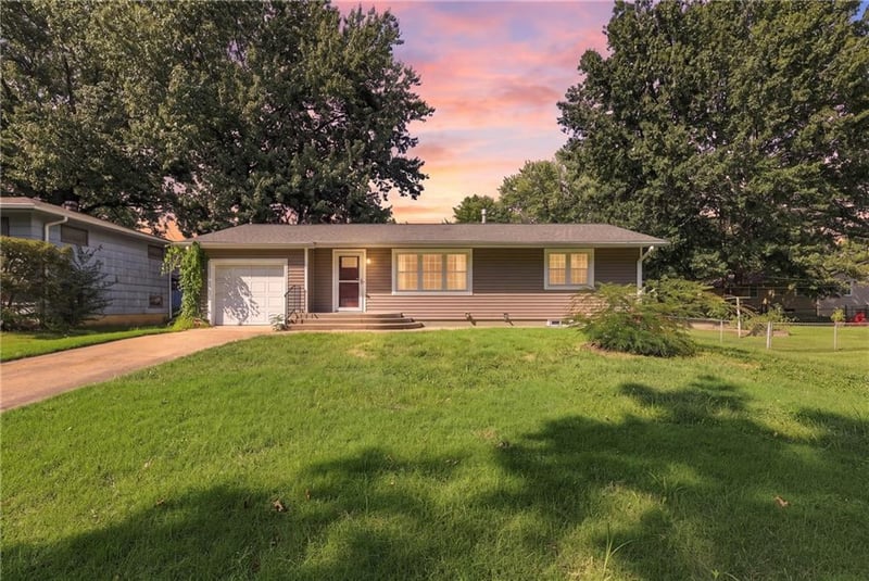 101 Avondale St, Liberty, MO 64068