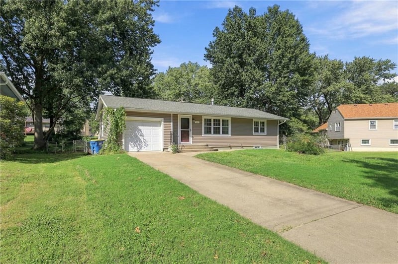 101 Avondale St, Liberty, MO 64068