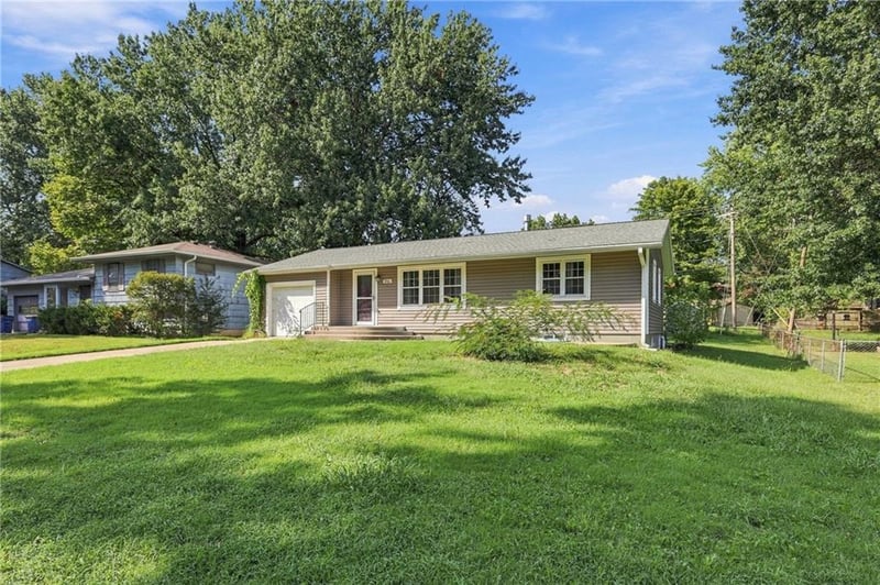 101 Avondale St, Liberty, MO 64068