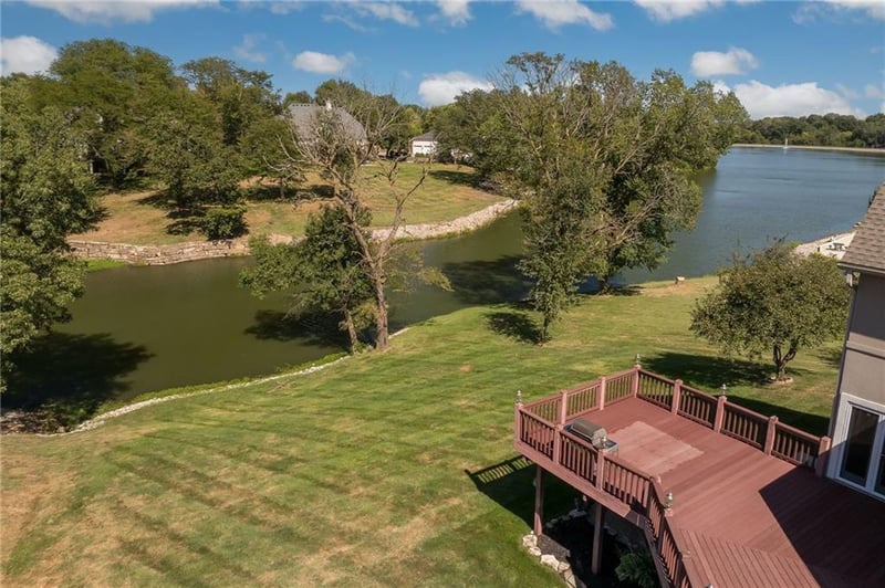 4603 S Lakewood Dr, St Joseph, MO 64506