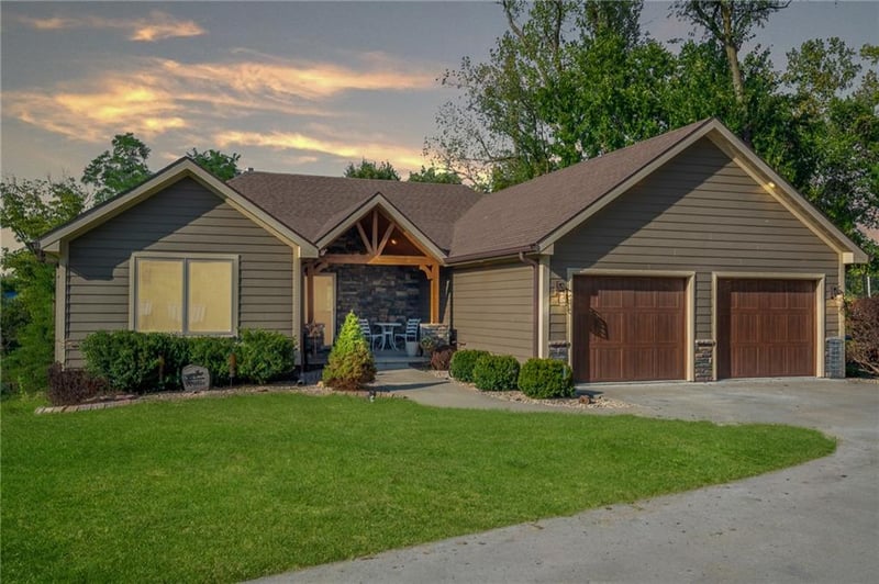 7877 SE St Rt 371 Hw, St Joseph, MO 64504