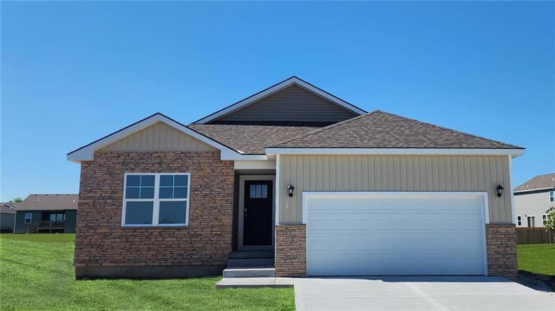 21800 Vinci Cir, Peculiar, MO 64078