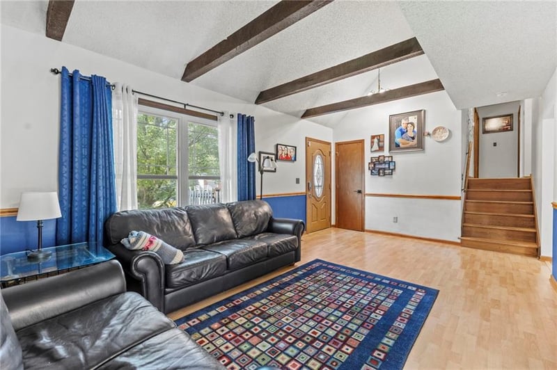 1944 E Sleepy Hollow Dr, Olathe, KS 66062