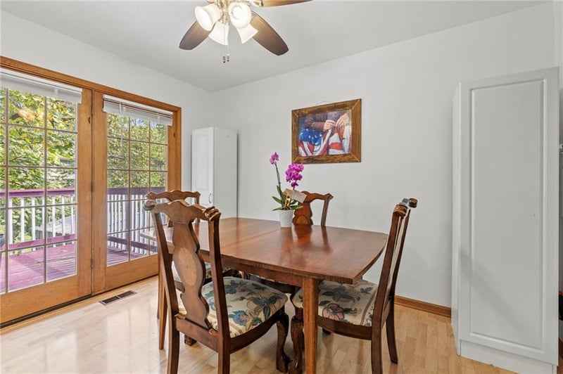 1944 E Sleepy Hollow Dr, Olathe, KS 66062