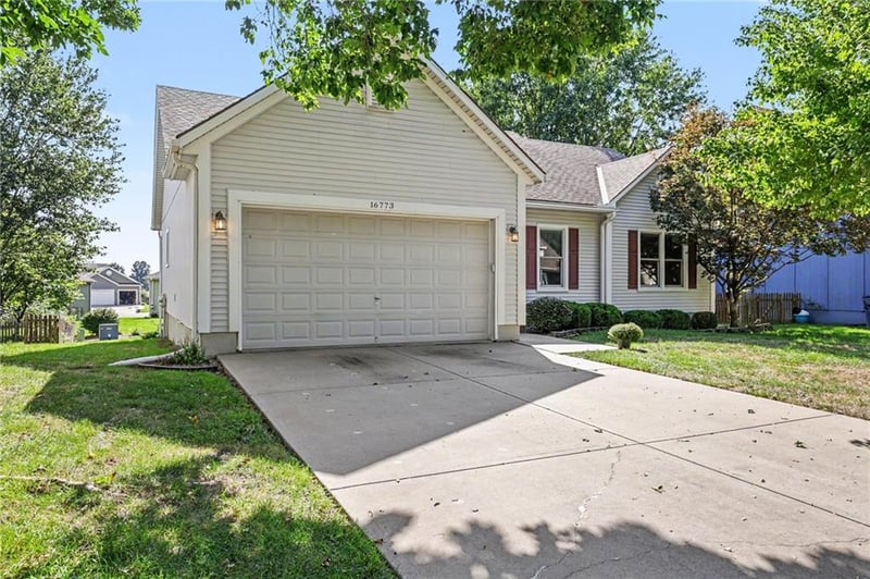 16773 W 157th Ter W, Olathe, KS 66062