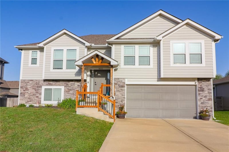 1805 NW Nicholas Dr, Grain Valley, MO 64029
