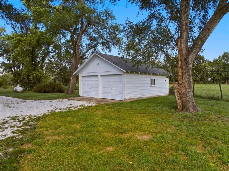 1945 N 900th Rd, Eudora, KS 66025