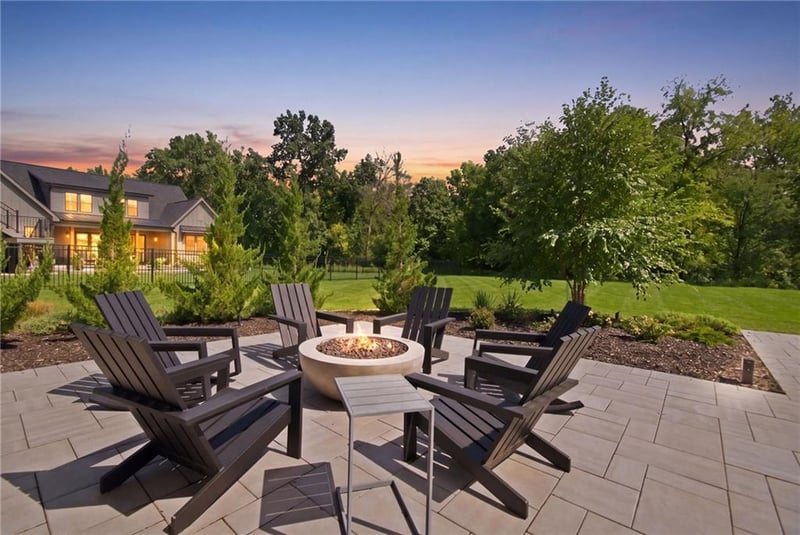 8681 NE Shoal Creek Valley Dr, Kansas City, MO 64157