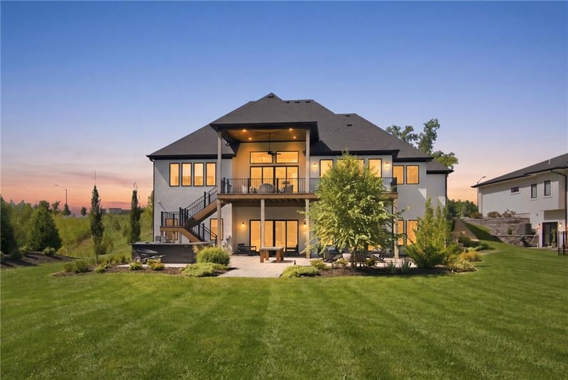 8681 NE Shoal Creek Valley Dr, Kansas City, MO 64157