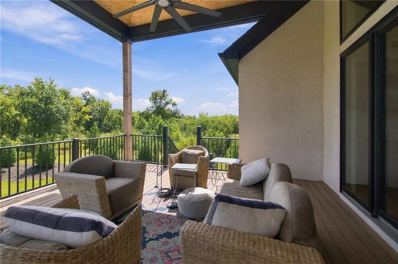 8681 NE Shoal Creek Valley Dr, Kansas City, MO 64157