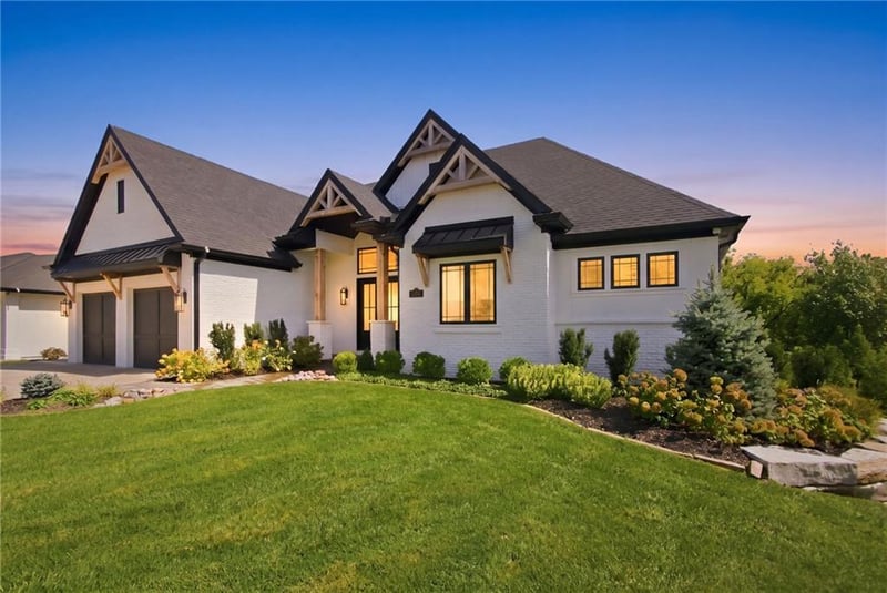 8681 NE Shoal Creek Valley Dr, Kansas City, MO 64157