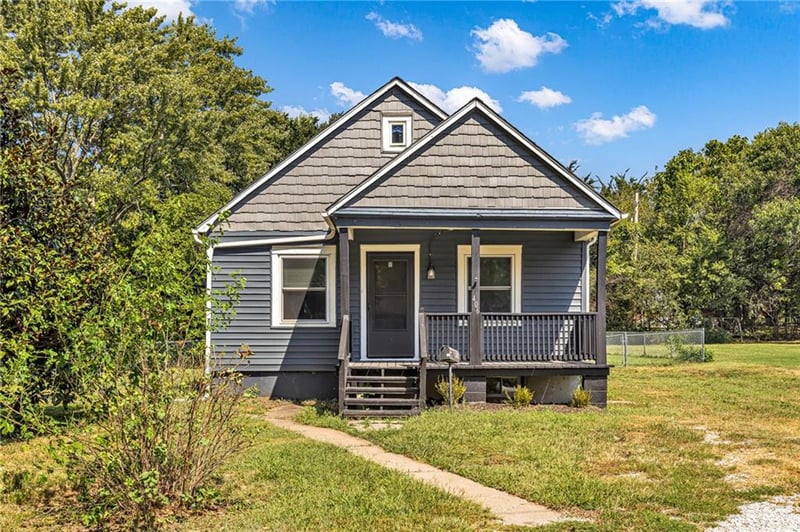 406 NE Forest Ave, Lee's Summit, MO 64063
