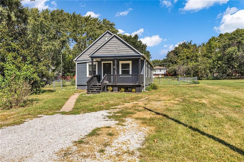 406 NE Forest Ave, Lee's Summit, MO 64063