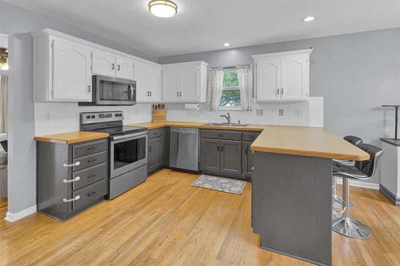 19304 E 13th St N, Independence, MO 64056