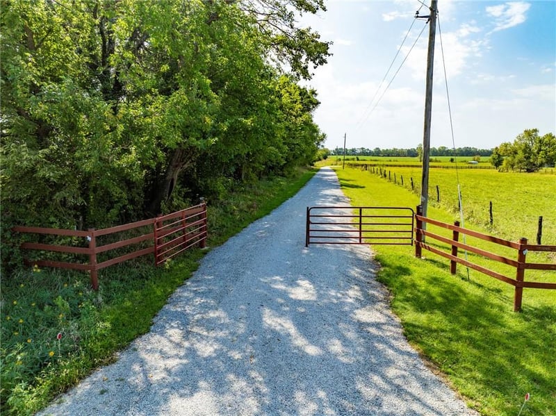 1949 N 900th Rd, Eudora, KS 66025