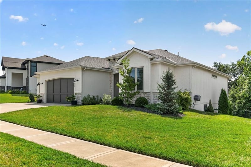 5968 Oak Creek Ct, Parkville, MO 64152
