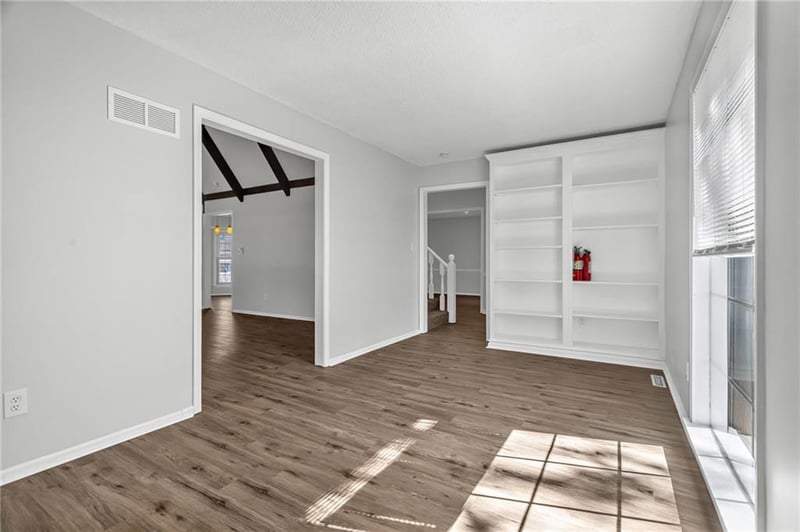 901 NW Oakridge Dr, Blue Springs, MO 64015