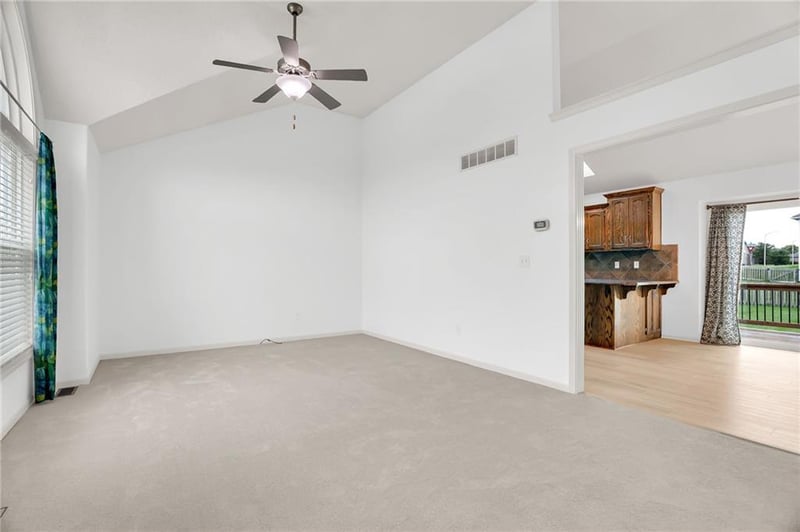 9015 N Essex Dr, Kansas City, MO 64156