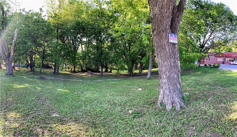 1106 E 23rd St S, Independence, MO 64050