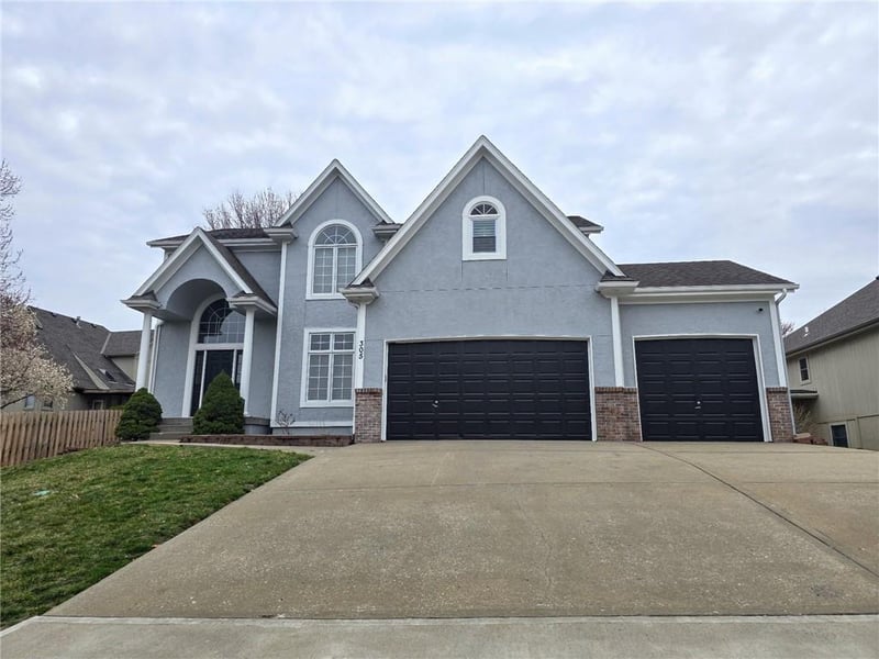 305 SE Battery Dr, Lee's Summit, MO 64063
