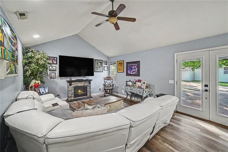 2913 S 40th Ter, St Joseph, MO 64503
