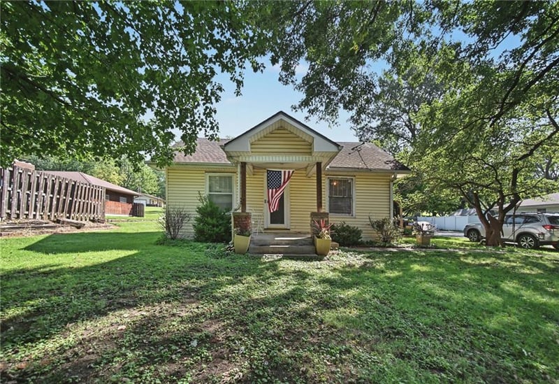 2913 S 40th Ter, St Joseph, MO 64503