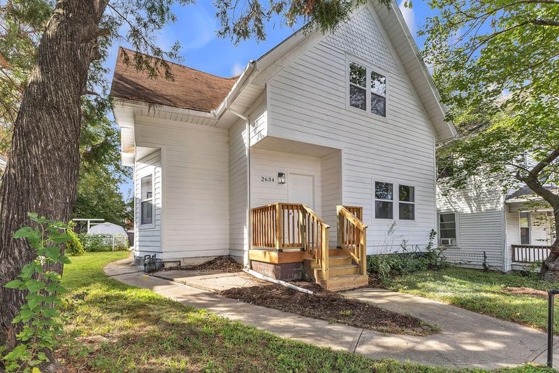 2634 Olive St, St Joseph, MO 64507