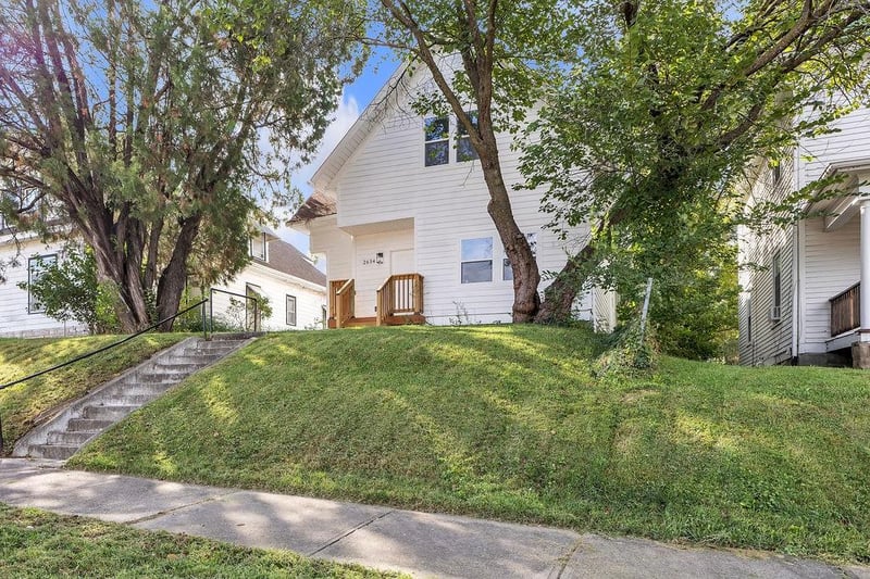 2634 Olive St, St Joseph, MO 64507