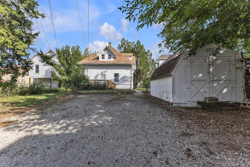 2634 Olive St, St Joseph, MO 64507