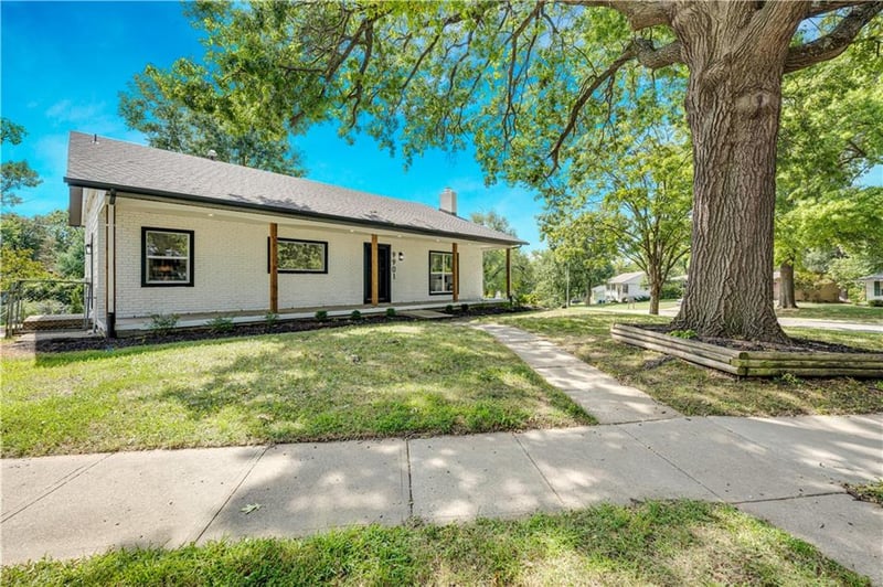9901 Countryside Rd, Lenexa, KS 66215