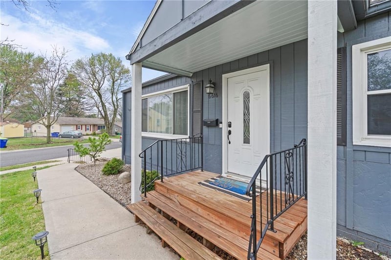 6616 Santa Fe Dr, Overland Park, KS 66202