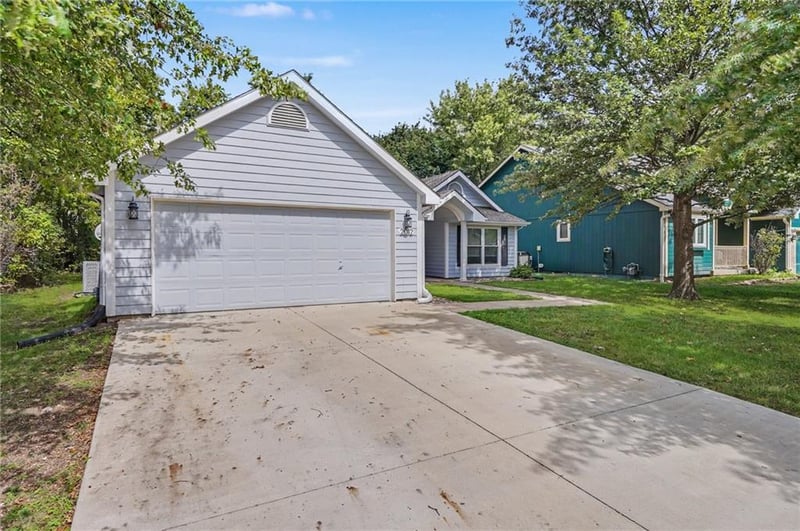 2012 E 26th St, Lawrence, KS 66046