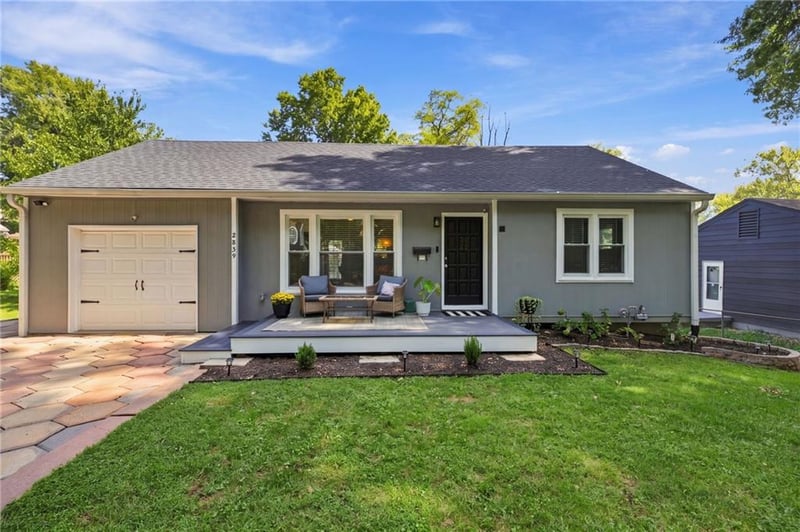 8839 Virginia Ln, Kansas City, MO 64114