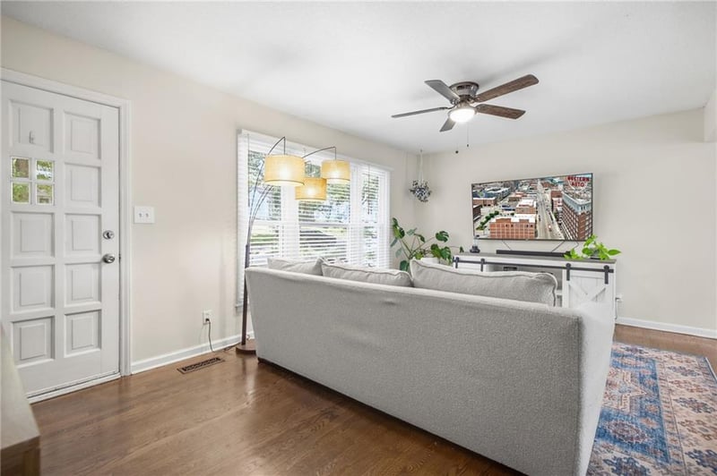 8839 Virginia Ln, Kansas City, MO 64114