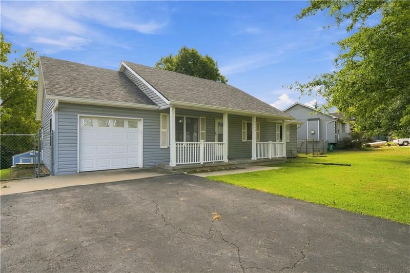 3325 N 85th Pl, Kansas City, KS 66109