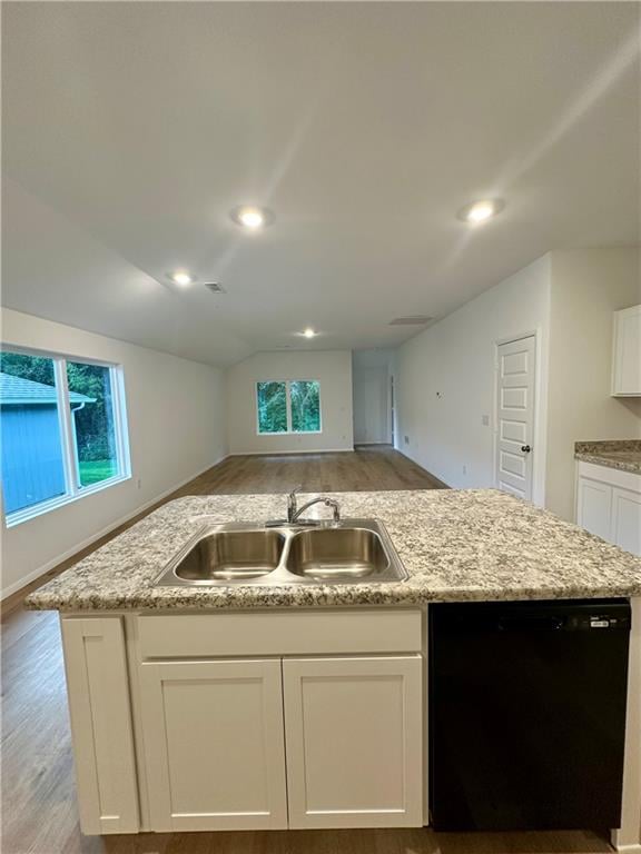 429 Valley View Dr, Tonganoxie, KS 66086