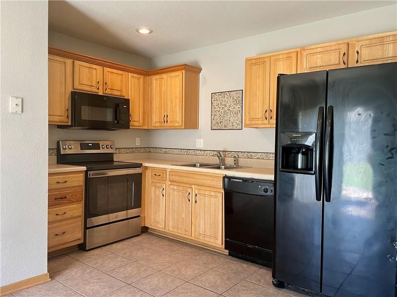 18502 E 3rd Street Ct, Independence, MO 64056