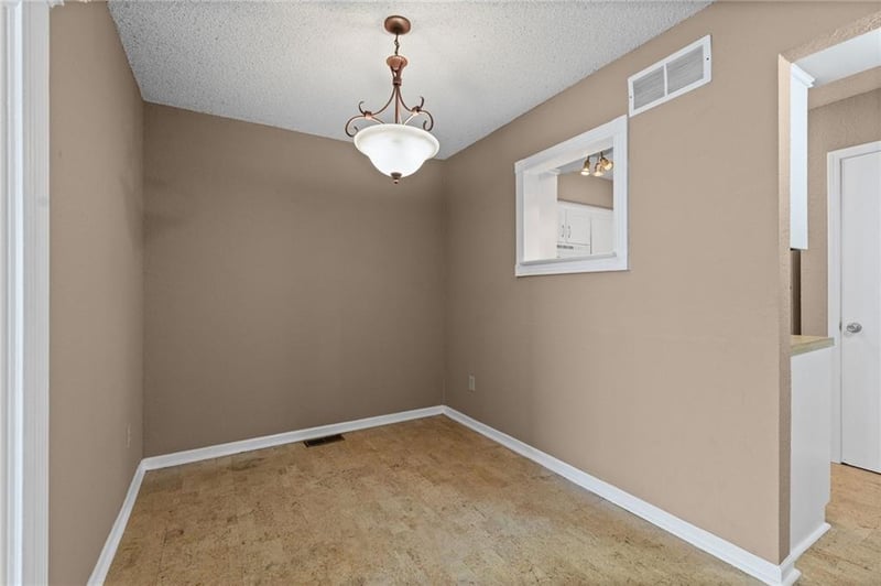 1414 E Mart Way Cir #B, Olathe, KS 66061
