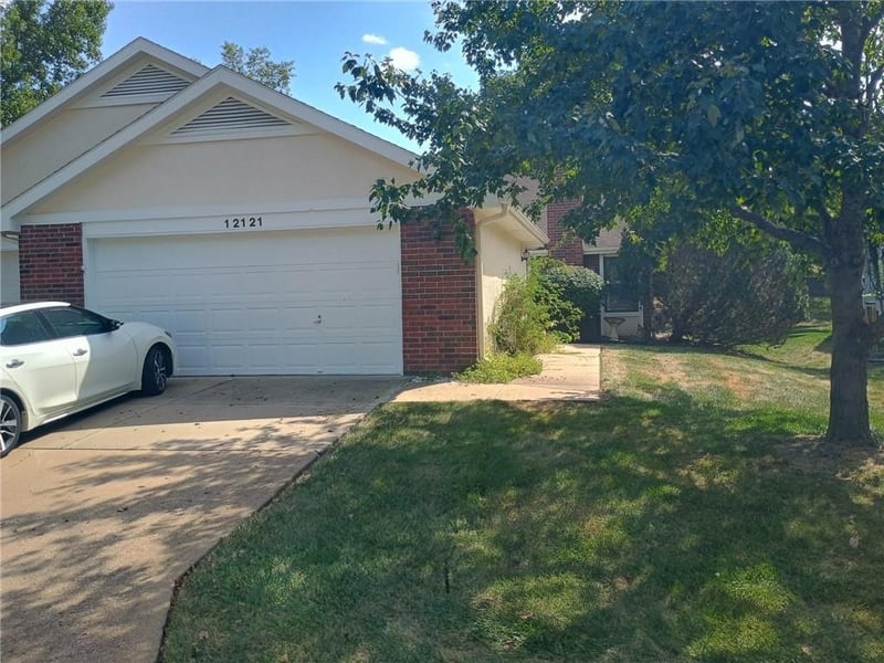 12121 W 121st St, Overland Park, KS 66213