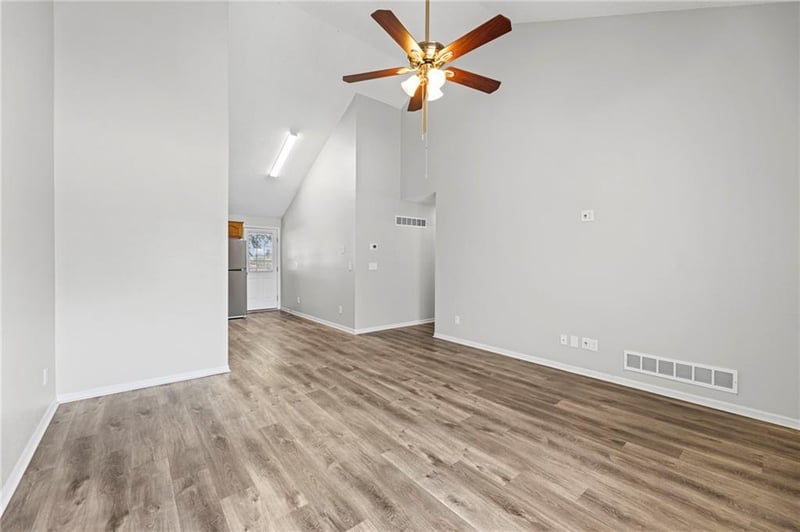 1012 NE Queens Ct, Lee's Summit, MO 64064
