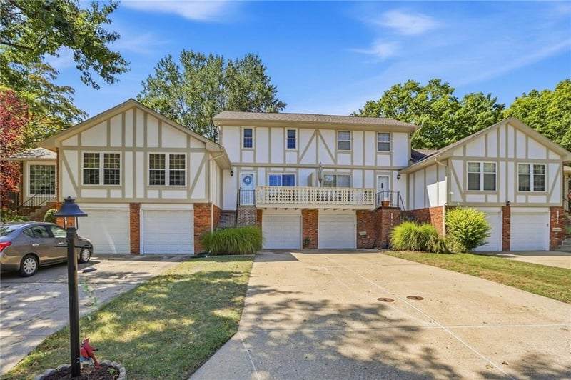 9916 Edelweiss Cir, Merriam, KS 66203
