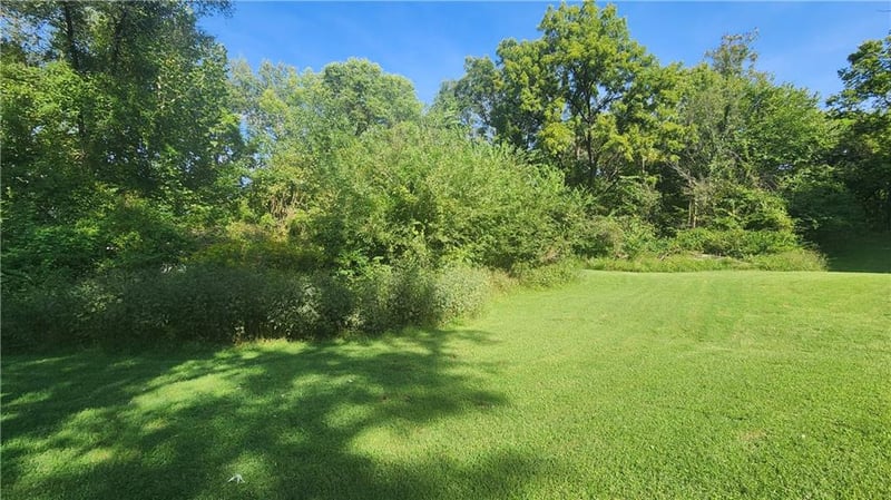 NW 76th St, Parkville, MO 64152