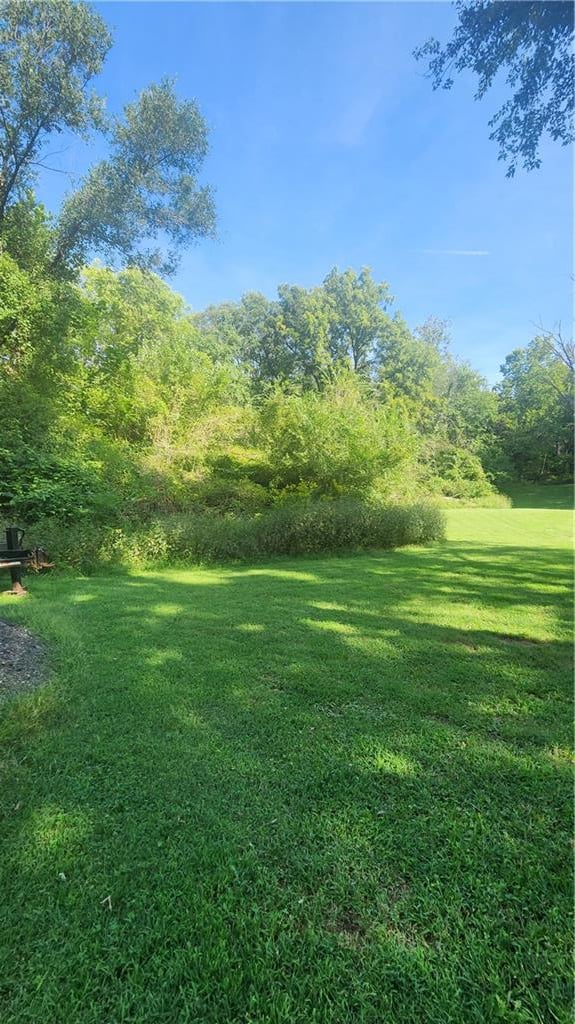 NW 76th St, Parkville, MO 64152