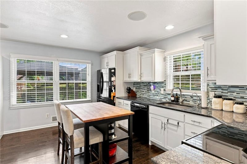 12021 W 100th St, Lenexa, KS 66215