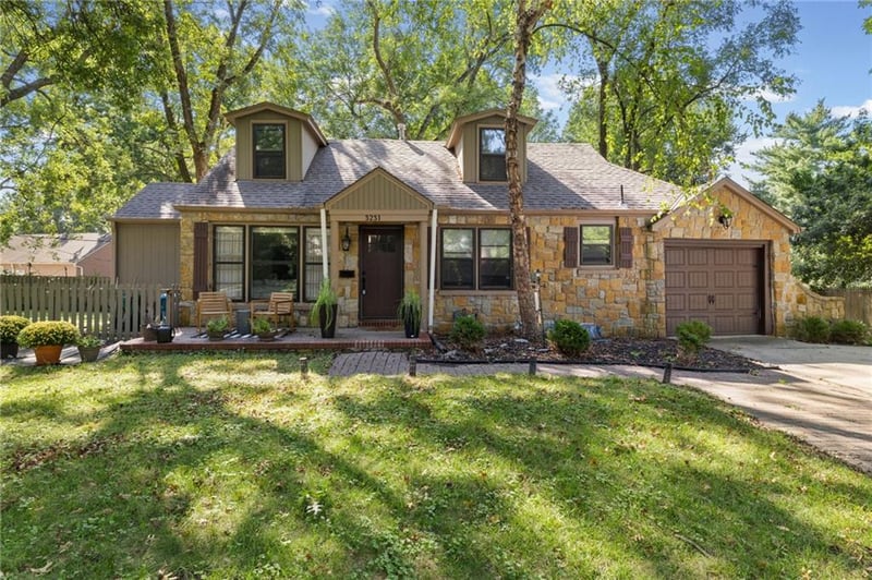 3231 Somerset Dr, Prairie Village, KS 66206