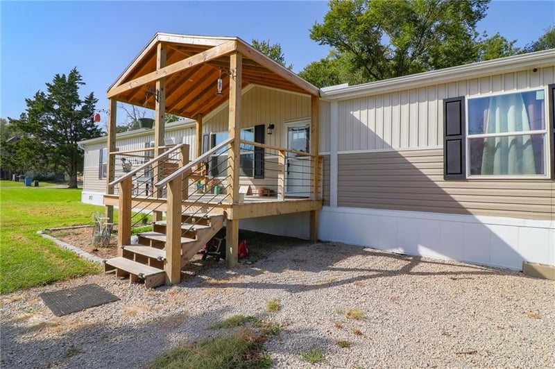 213 S Walnut St, Centerview, MO 64019