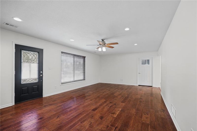 303 SW Pryor Rd, Lee's Summit, MO 64081
