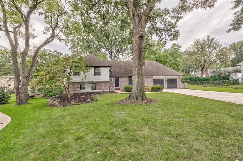 8129 Dearborn Dr, Prairie Village, KS 66208