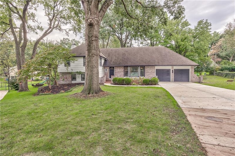 8129 Dearborn Dr, Prairie Village, KS 66208