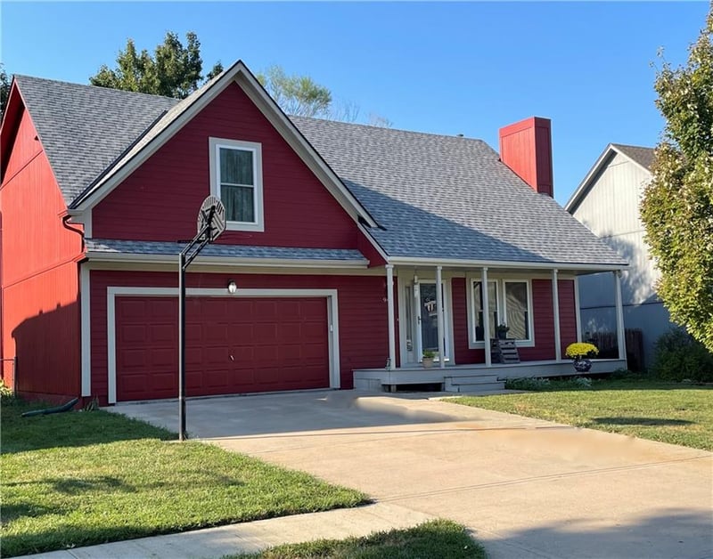 945 E Cottage Creek Dr, Gardner, KS 66030